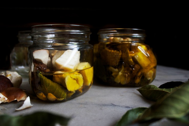 Porcini mushrooms preserved in olive oil jars | Infinite belly