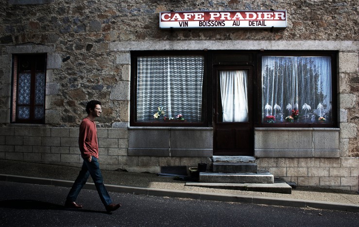 André walking by Café Pradier, Verne, Auvergne, France | Infinite belly